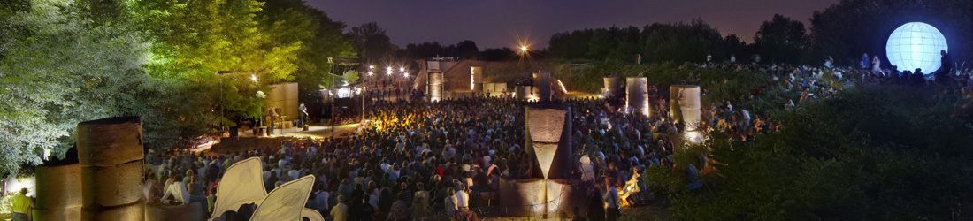 NELL'ARENA DELLE BALLE DI PAGLIA